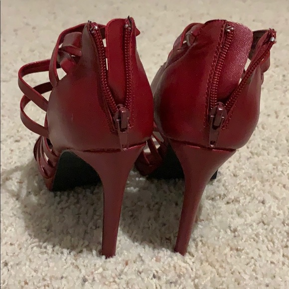Red heels - Picture 2 of 3